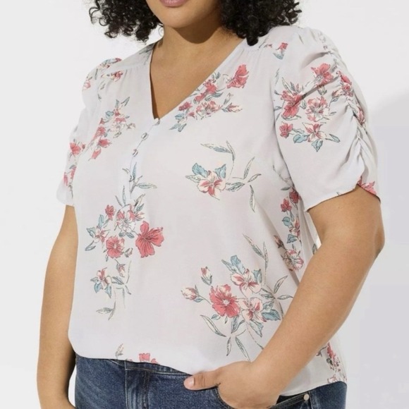 torrid Tops - Torrid Harper Gray Floral Georgette V Neck Ruched Sleeve Blouse Size 3X‎